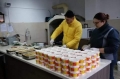 Кухнята за бедни в кв.  Грамада  раздава храна за всички украински граждани в нужда