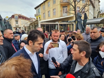 Защо премиерът Кирил Петков не бе посрещнат от областния управител и кметовете на Благоевград, Сандански и Петрич при визитата си в Пиринско!