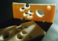 Учени разгадаха тайната на дупките в швейцарското сирене