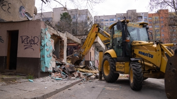 Община Благоевград започна събарянето на опасна постройка в ж.к.  Запад