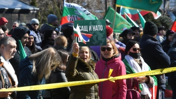 В центъра на София почерня от полицаи в очакване на протеста на Възраждане