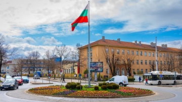 Пролетно настроение: Пъстри цветя красят Благоевград