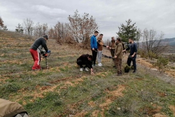 Деца и възрастни залесяваха заедно в Седмицата на гората