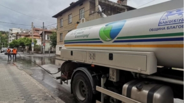 Мият улиците в Благоевград
