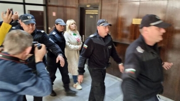 Оставиха в ареста румънската министърка Елена Удря