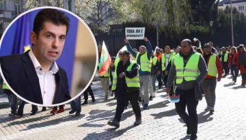Пътищарите отново излизат на протест, затварят ключови булеварди в цялата страна