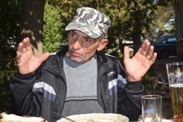 Овчарят тото милионер от Първомай се завърна при жена си в Петрич