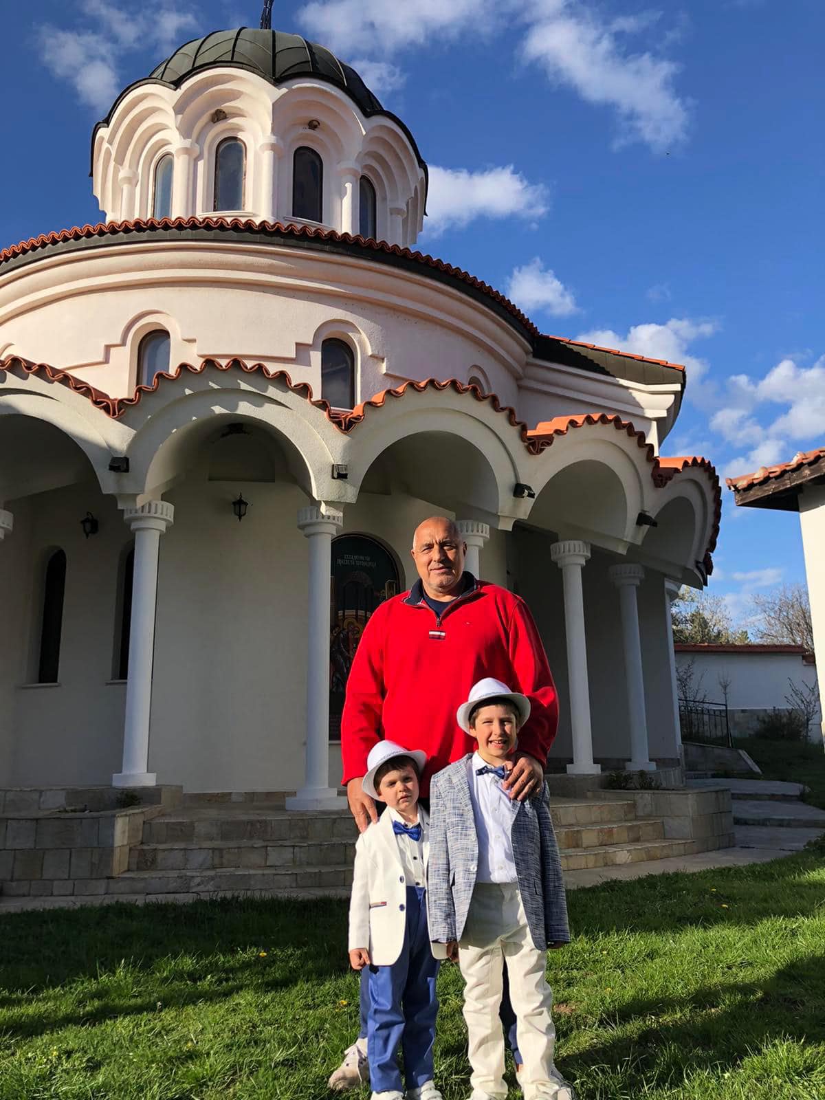 Борисов с вуците в Клисурския манастир  Света Петка” преди Възкресение!