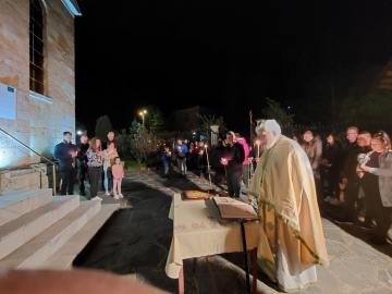 В нощта на Възкресението крупничани показаха силата на вярата