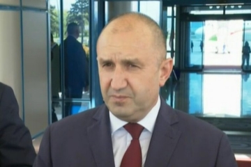 Радев: Правителството дължи отговор на гражданите за това чии интереси обслужва