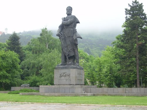 Днес е 2 юни - Денят на Христо Ботев!  Отбелязваме 139 години от гибелта на големия поет и революционер
