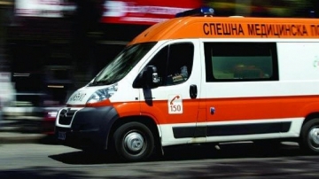 Шофьор се вряза в дърво, загина намясто