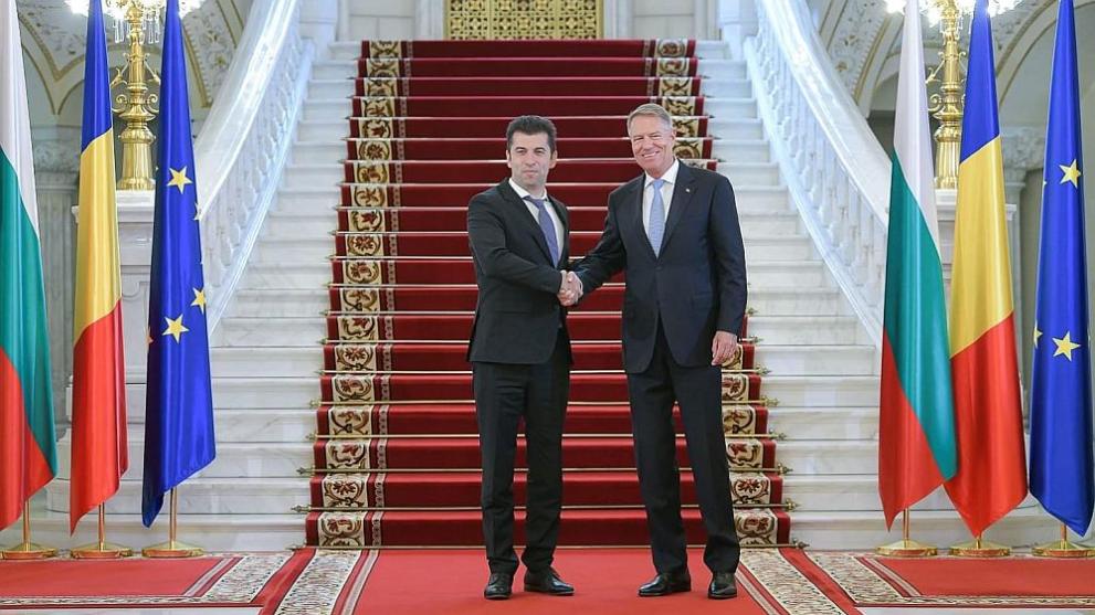 Премиерът Петков се срещна с президента на Румъния - какво се договориха
