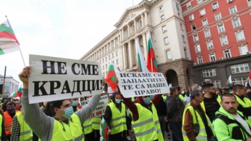 Пътищарите остават в готовност за протести, още чакат парите си