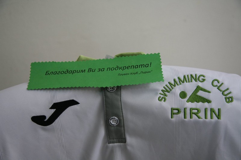 Плувен клуб  Пирин” с благодарствен подарък към кмета Камбитов за развитието на спорта в града