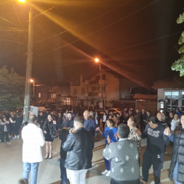 Кметът Апостол Апостолов и председателят на Общински съвет Вилимир Александров поведоха ромското хоро за Гергьовден в Симитли