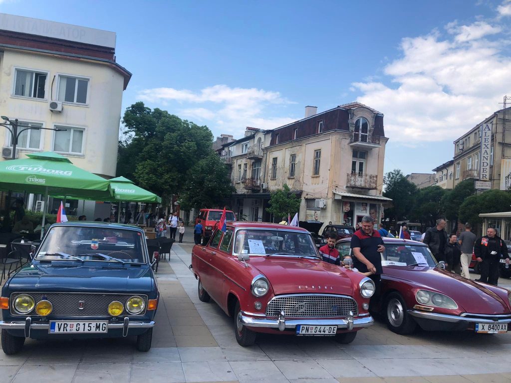 Парад на ретро автомобили в Благоевград снимка 2