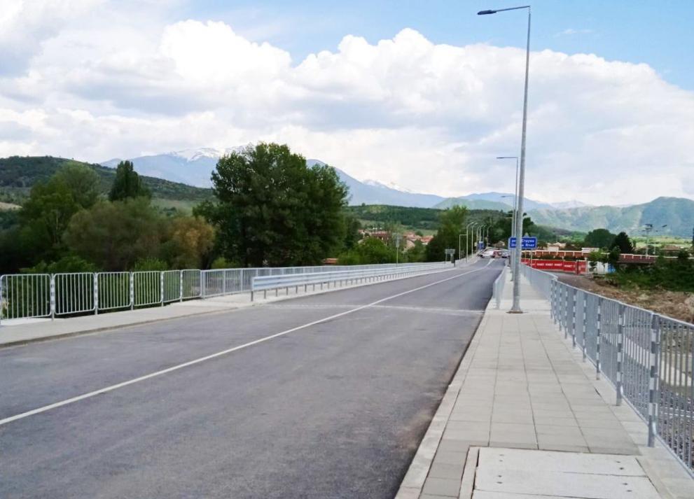 Отвориха за движение новия мост над Струма на пътя Симитли-Разлог снимка 2