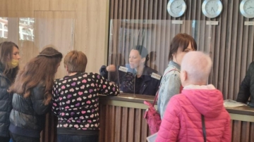 Настаняват бежанци от Украйна в държавни бази