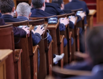Парламентът прие на първо четене да се намали мандатът на КЗК