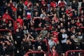 Напрежение на стадион „Българска Армия“: Фенове замеряха играчите с бутилки и банани