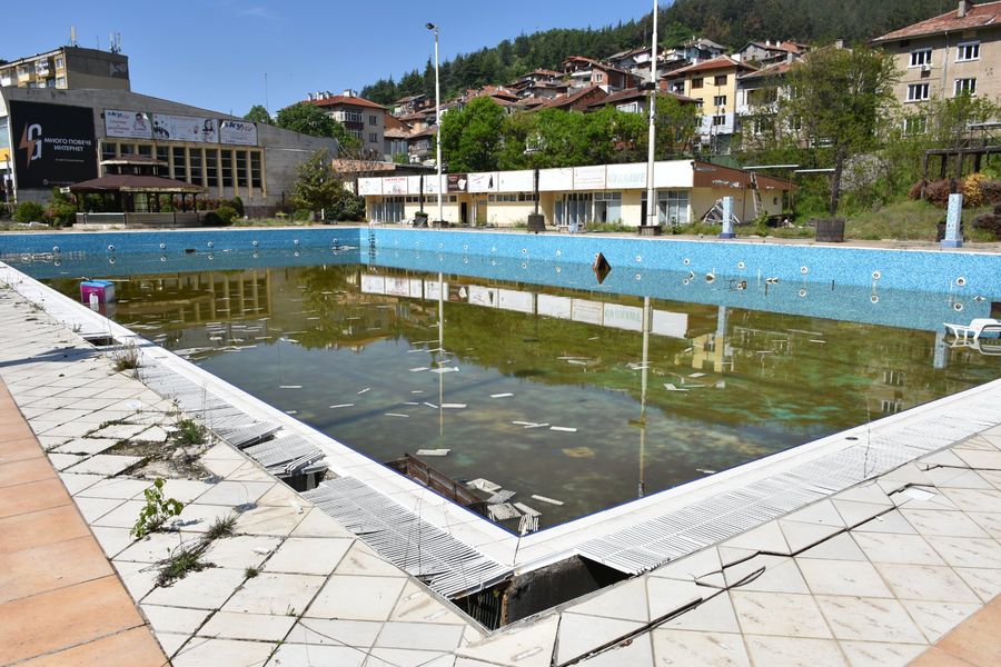 Кметът на Благоевград Илко Стоянов предлага заседание на комисиите към ОбС да се проведе на открития плувен басейн снимка 1