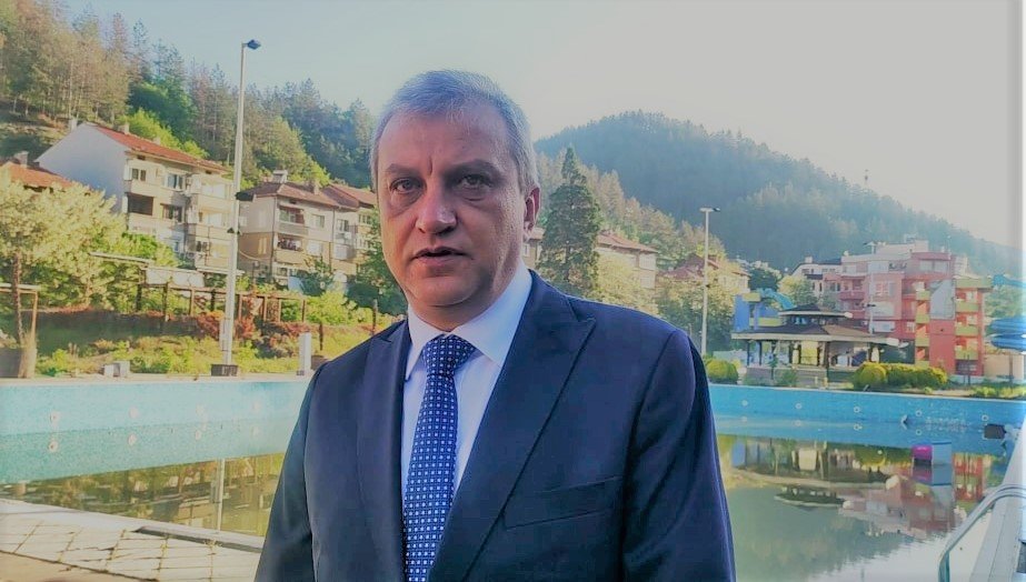 Кметът на Благоевград Илко Стоянов предлага заседание на комисиите към ОбС да се проведе на открития плувен басейн