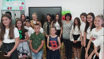 С рецитал под надслов  Помним буквите  започнаха тържествата по повод 24-ти май в училището в Симитли