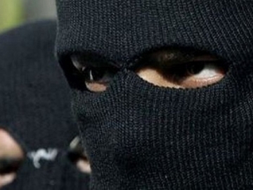 За пари: Маскирани вързаха и пребиха съпрузи в дома им