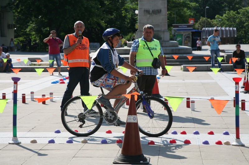 Майстори на велосипедното каране демонстрираха умения в Благоевград