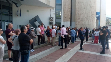 Благоевградчани на протест пред общината срещу проекта Бачиново