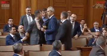 Бой в парламента между ПП и Възраждане заради еврото: Г-н Копейкин и Ще му разбия носа