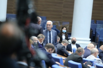 Двама вицепремиери и 6 министри отговарят на депутатите в НС