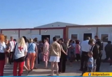 Ресторант, басейн, хубави стаи: Местят украинските бежанци в комплекси с екстри