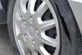 Вандали срязаха гумите на автомобили в Разлог