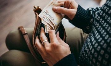 ЕК: Българите се опасяват все повече от въвеждането на еврото