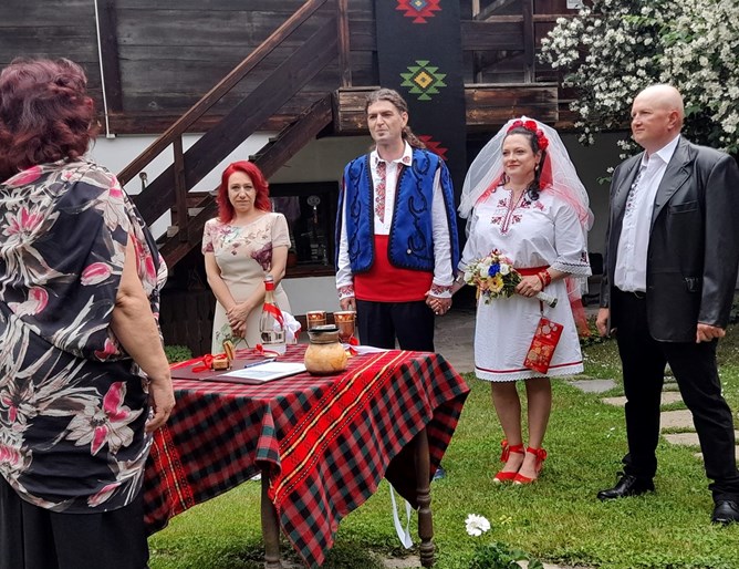 Младо семейство избра музея в Разлог за сватбения си ден