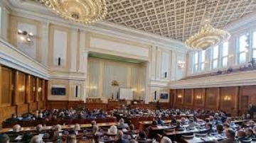 Парламентарен срам! Сблъсък между депутати при дебатите за бюджета на НЗОК и пенсиите