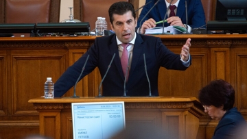 Извънредно: Вотът на недоверие събори кабинета Петков