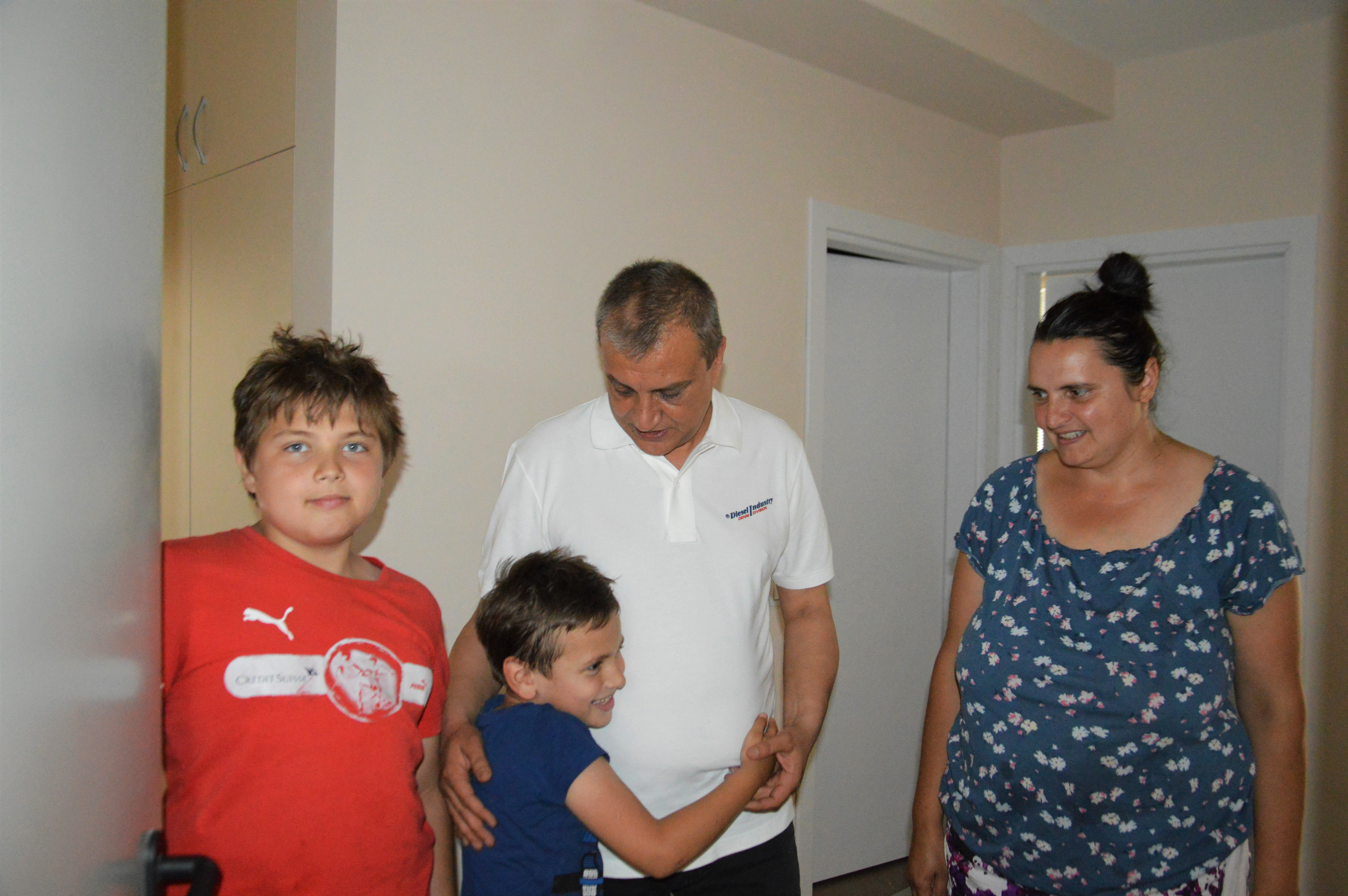 Още две български семейства намериха своя дом в Социалните жилища в Благоевград снимка 2