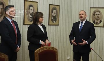 Нинова: На Радев президенството му е тясно, служебните кабинети му се усладиха заради реалната им власт