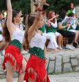 Народни танци, фанфари и аплодисменти на площада в Банско