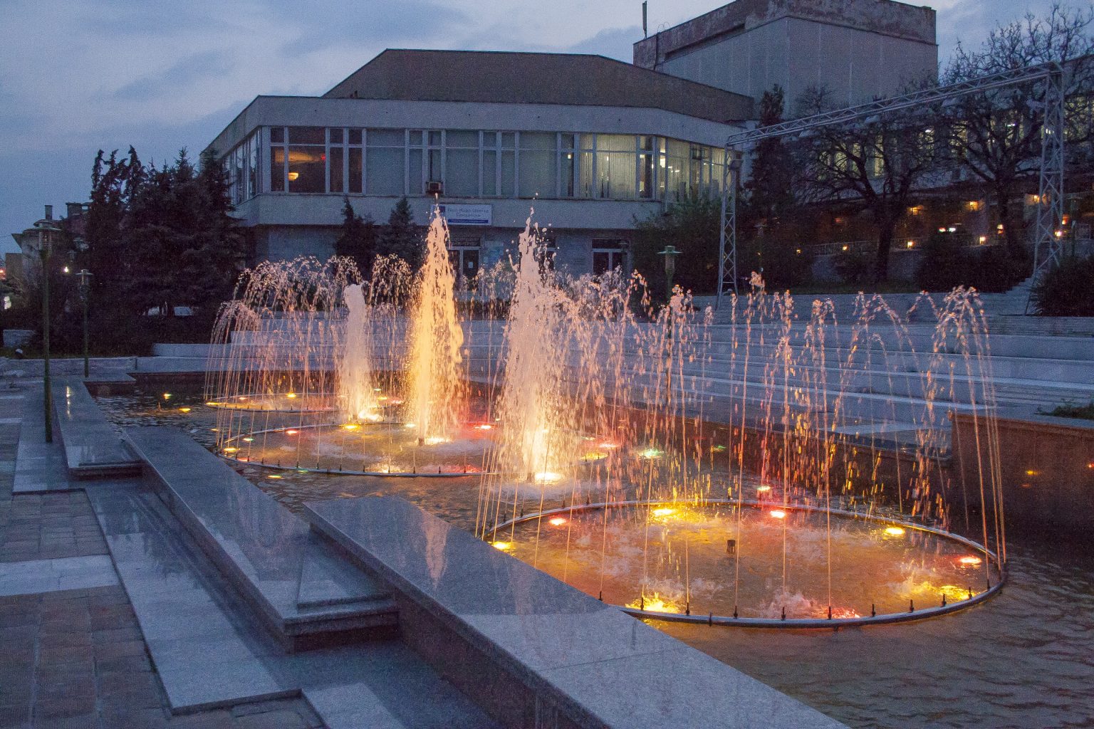 Община Сандански започва ремонт на фонтана на пл. „България“
