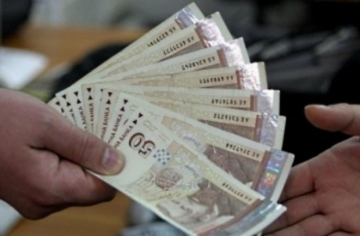 Вдигат с 20 заплатите на държавните служители в общините