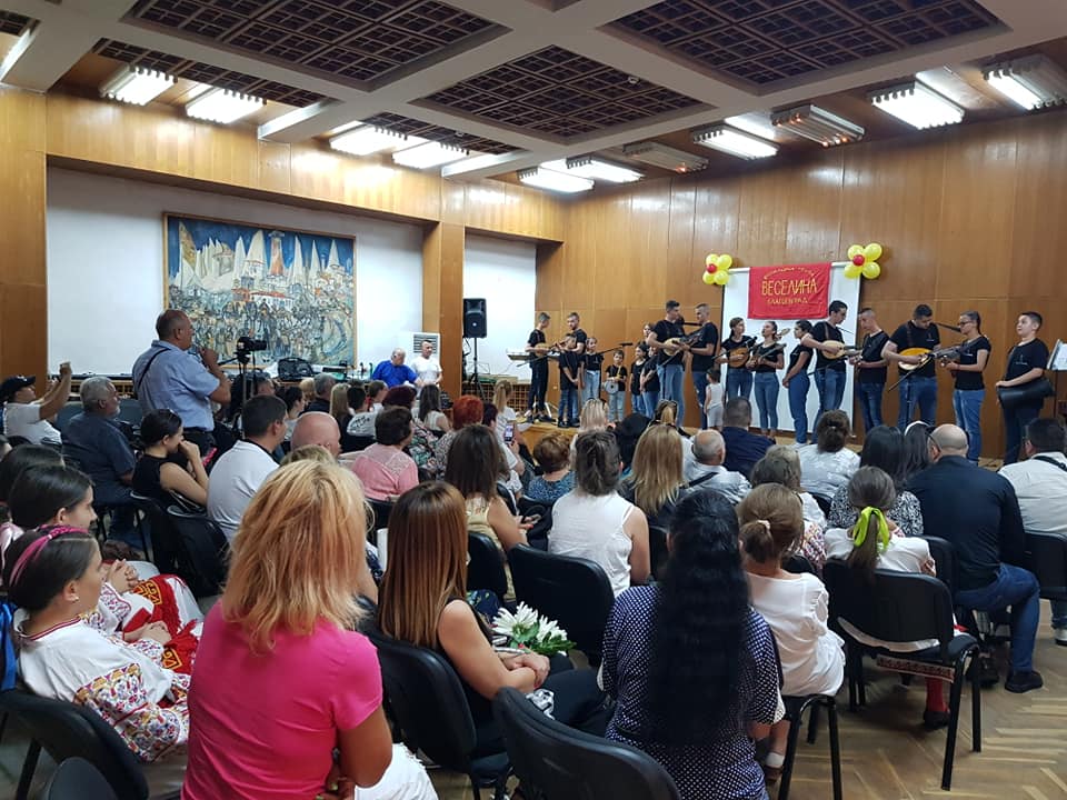 ФГ Веселина изпрати абитуриентите си ФГ Веселина изпрати абитуриентите си