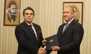 Президентът връчи мандат на Продължаваме промяната, кандидат-премиер е Асен Василев