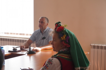 Инж. Гърменов връчи над 600 подаръка на участниците във фестивала  На армане с тъпане  в Разлог