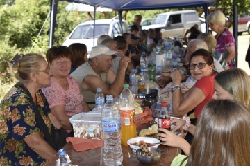 Двувековната църква  Св. Неделя  в село Докатичево отвори вратите си и посрещна миряни от близко и далеч за храмовия си празник
