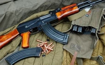 Откриха автомати, патрони и 20 кг марихуана в кола
