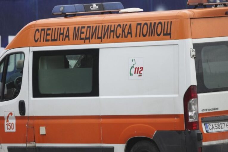 Кола блъсна скутер в Банско, две деца ранени